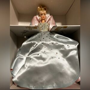 1997 BILLIONS OF DREAMS BARBIE LIMITED EDITION NEW #05287